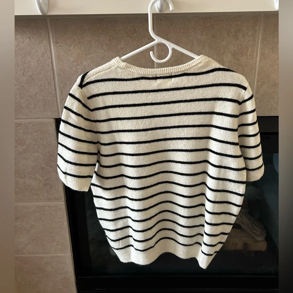 H&M Sweater - Picture 6 of 6